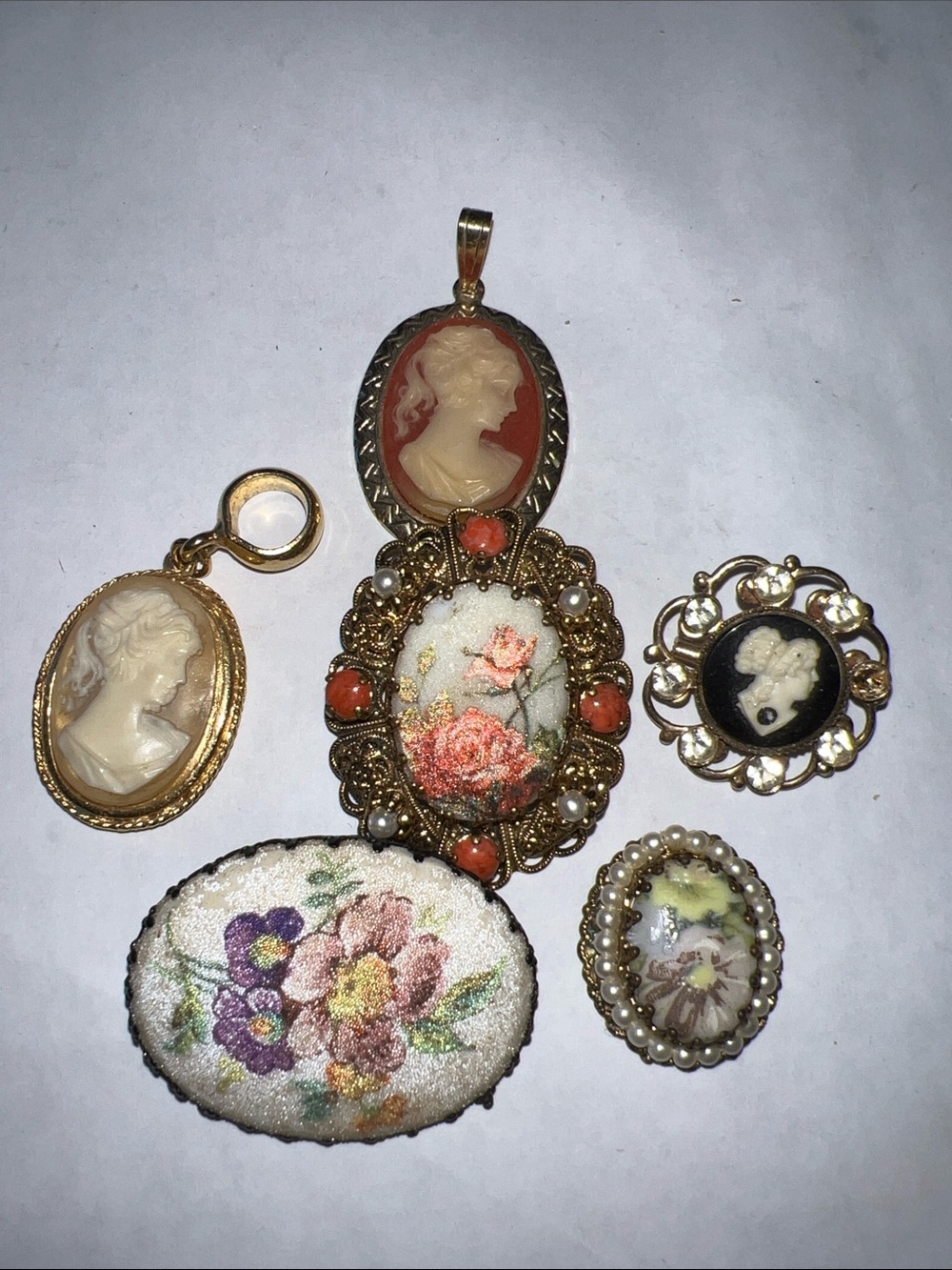 Lot Vintage Cameos Germany Dauplaise